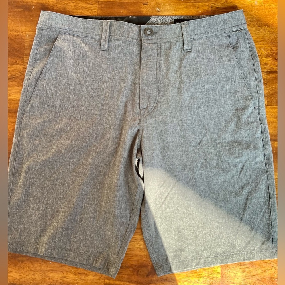 EUC Volcom Men's Snt Frickin Static Surf & Turf Hybrid Shorts in Charcoal Sz 34